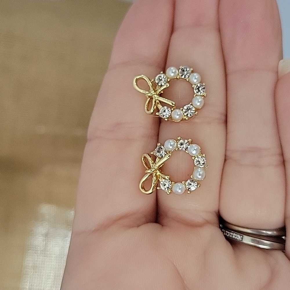 Wreath Sparkle Pearl Bow Stud Earrings, S925 - Picture 6 of 6
